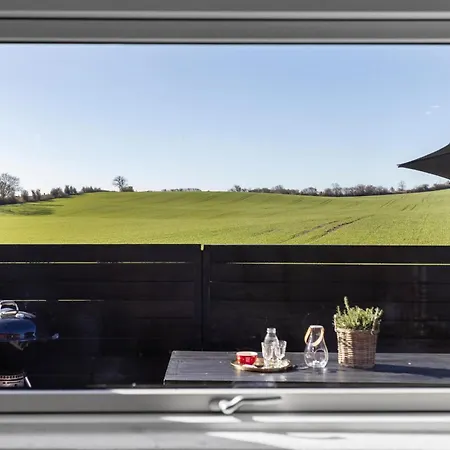 4 Bedroom Awesome In בית נופש