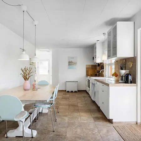 4 Bedroom Awesome In בית נופש *