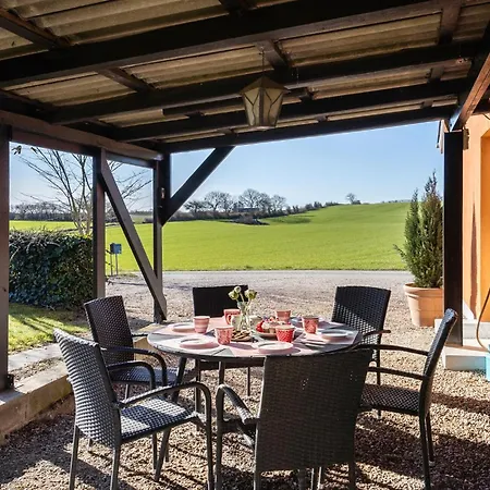 4 Bedroom Awesome In בית נופש